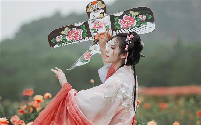 第六感很准的星座女，有事根本瞒不住她们